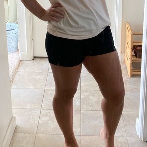 Everyday Short Mid Rise Black Size 6